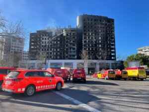Edificio incendiado en Campanara